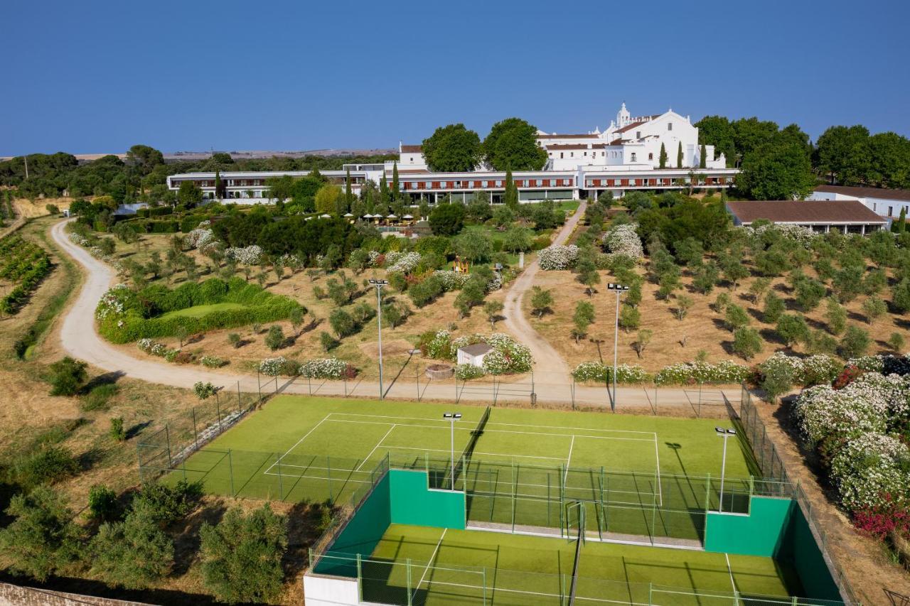 Convento Do Espinheiro, Historic Hotel & Spa Évora Eksteriør bilde Tennis courts at the hotel