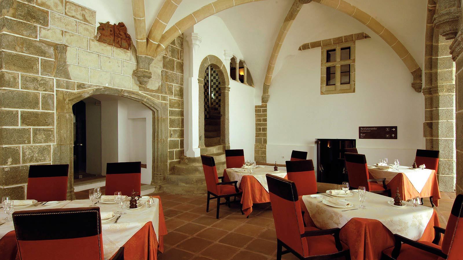 Convento Do Espinheiro, Historic Hotel & Spa Évora Restaurant bilde Restaurant in the monastery