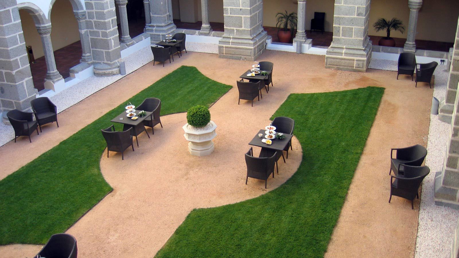 Convento Do Espinheiro, Historic Hotel & Spa Évora Eksteriør bilde The patio of the hotel