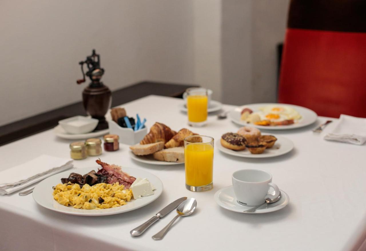 Convento Do Espinheiro, Historic Hotel & Spa Évora Eksteriør bilde A breakfast table